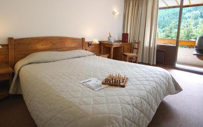 غرفة قياسية مزوَّدة بشُرفة, Hôtel Plein Sud Et Piscine