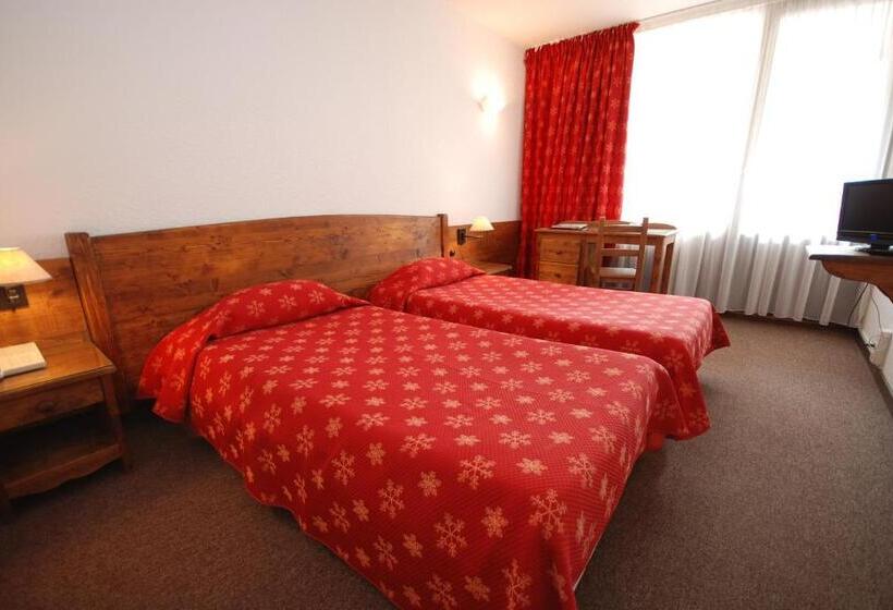 חדר סטנדרט עם מרפסת, Hôtel Plein Sud Et Piscine