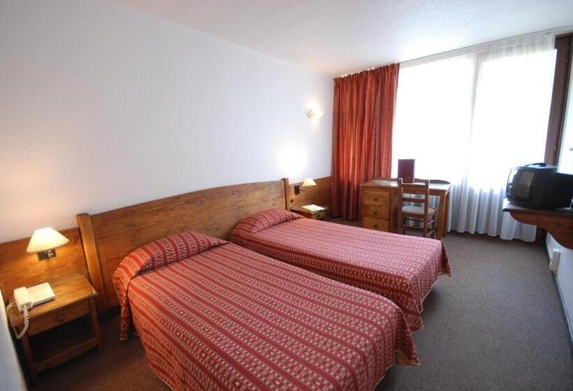 חדר סטנדרט עם מרפסת, Hôtel Plein Sud Et Piscine