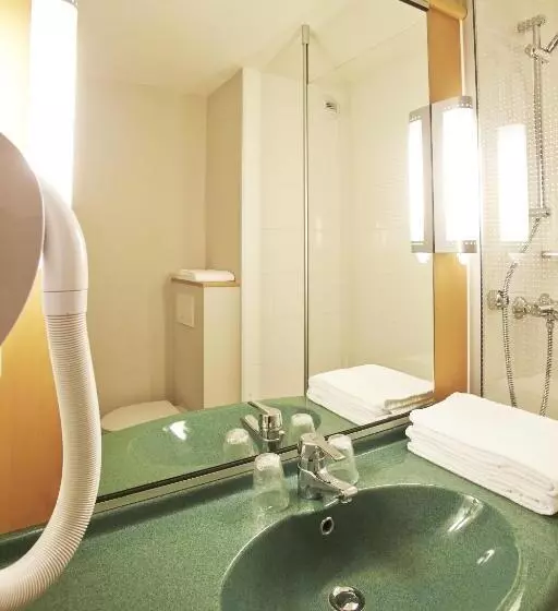 Chambre Standard, Ibis Auray