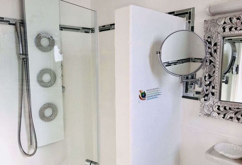 غرفة قياسية ثلاثية, Le Pre Catelan