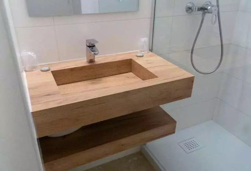 Háromágyas Standard Szoba, Pyrene