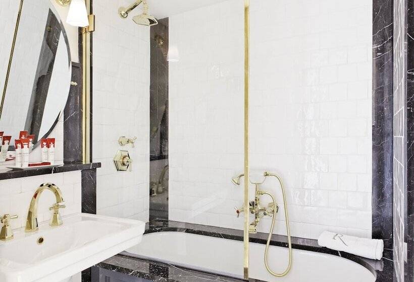 デュプレックスのジュニアスイート, Relais Christine