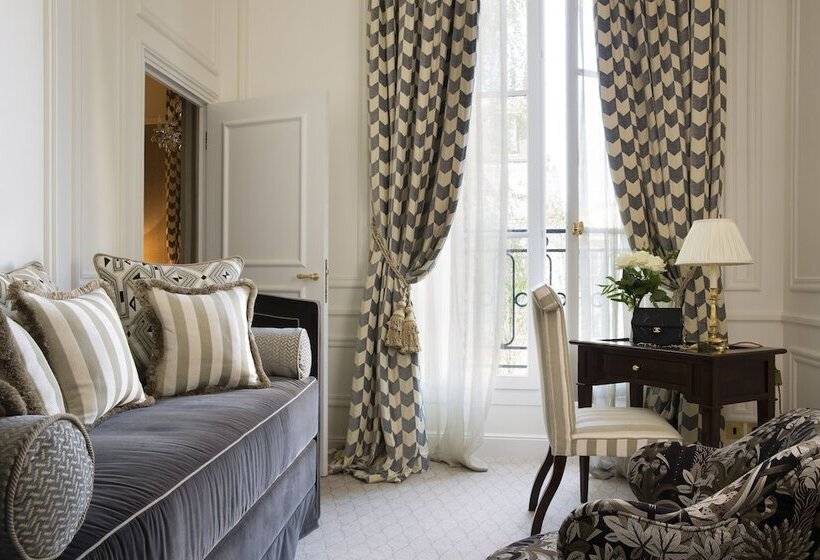 سوییت جونیور لوکس, Relais Christine