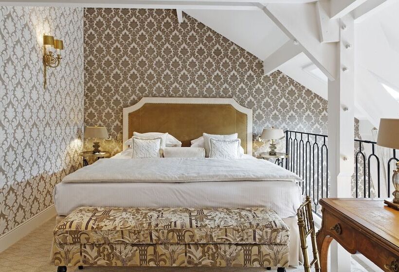 سوییت جونیور لوکس, Relais Christine