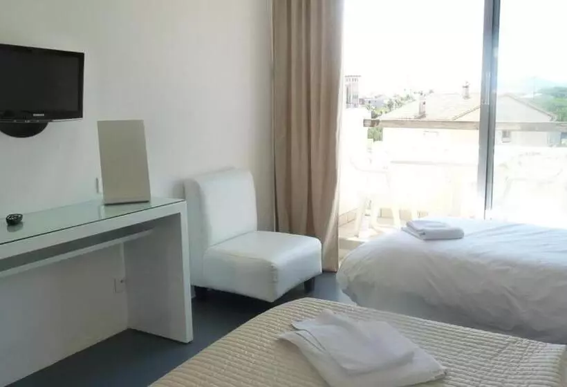 اتاق استاندارد چهارنفره با بالکن, Sable Et Soleil Port, Plage Et Spa
