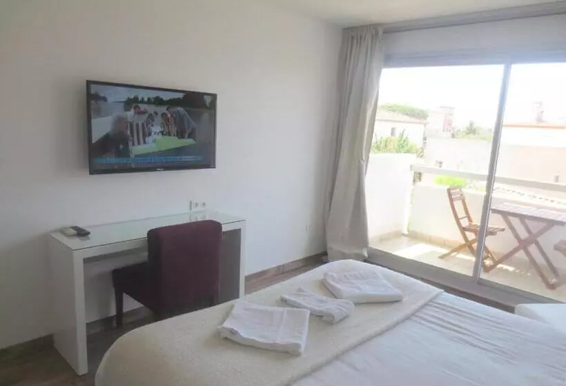 اتاق استاندارد چهارنفره با بالکن, Sable Et Soleil Port, Plage Et Spa