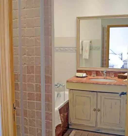 اتاق سوپریور با بالکن, Hôtel La Villa Sainte Valérie Adults Only