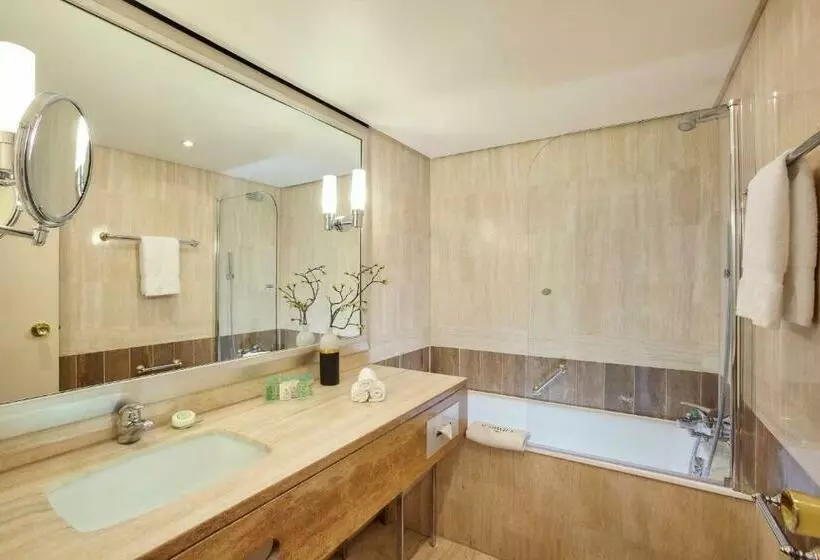 Suite Junior Letto King, Warwick Paris