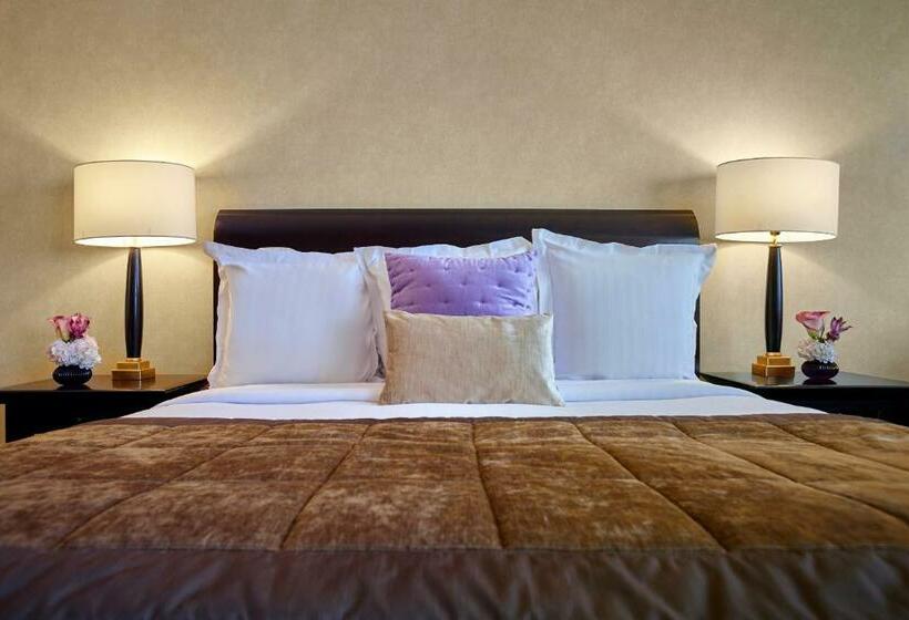 キングサイズベッドのジュニアスイート, Warwick Paris