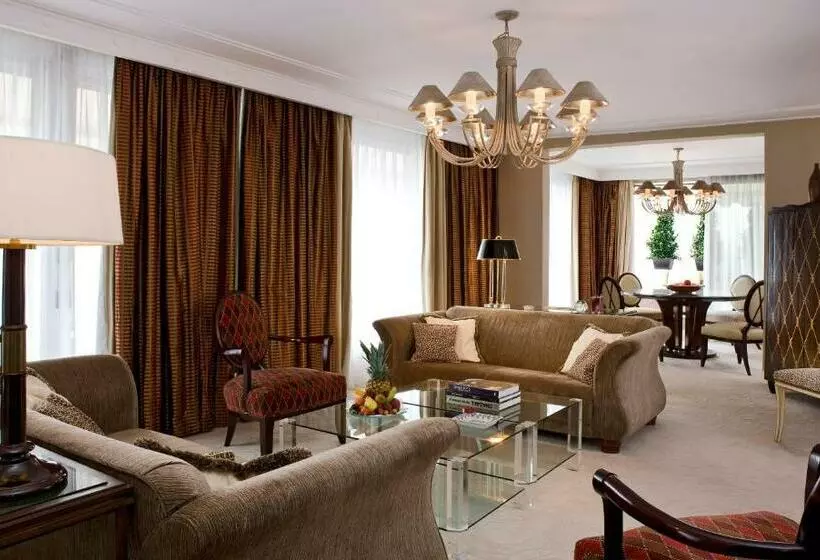 سوئیت پرزیدنت, Warwick Champs Elysées Paris