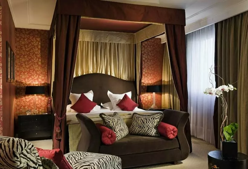 سوئیت پرزیدنت, Warwick Champs Elysées Paris