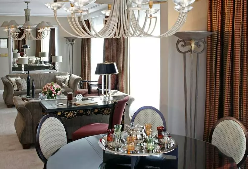 سوئیت پرزیدنت, Warwick Champs Elysées Paris
