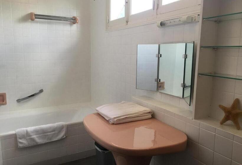 Номер Стандарт Трехместный, La Verte Campagne   50660 Trelly