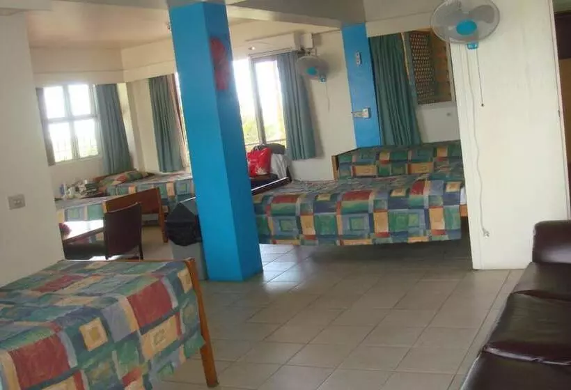 ルームシェアのワンベッド, Nadi Bay Resort