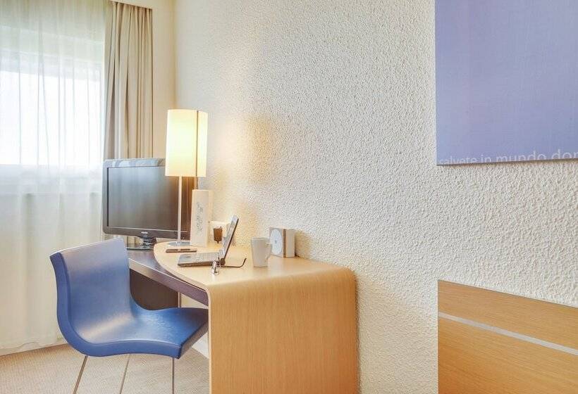 Классический Номер, Novotel Poissy Orgeval