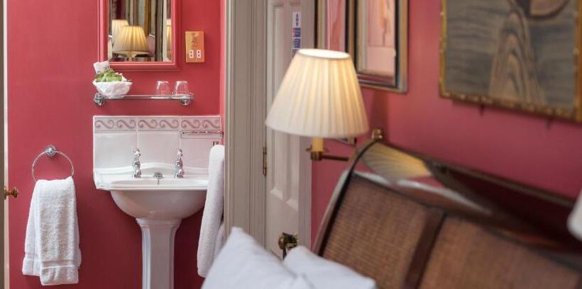 غرفة قياسية سرير كينج, Dukes Bath