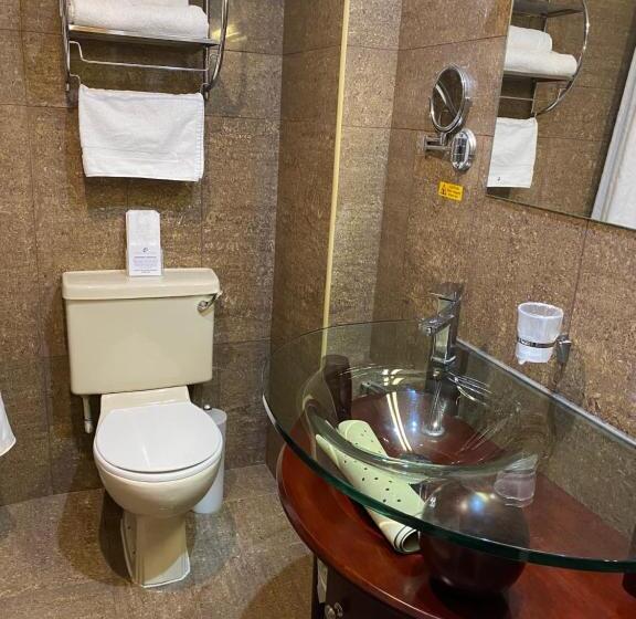 标准单人间, Durrant House