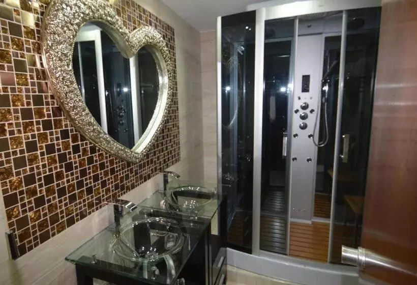 Suite, Durrant House