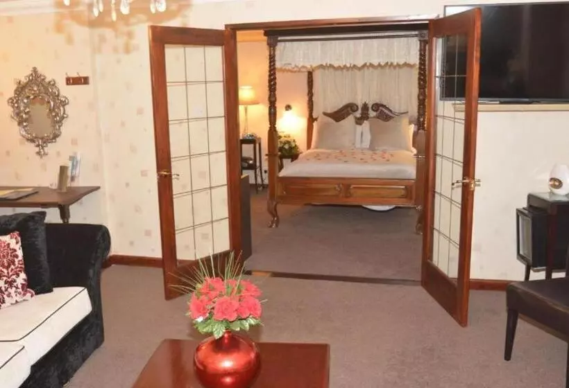 Suite, Durrant House
