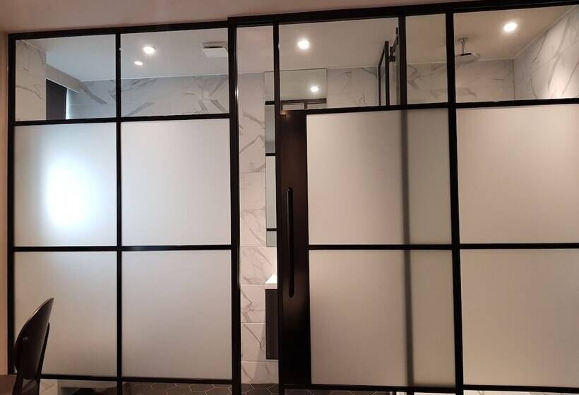 Номер Стандарт, Euston Square