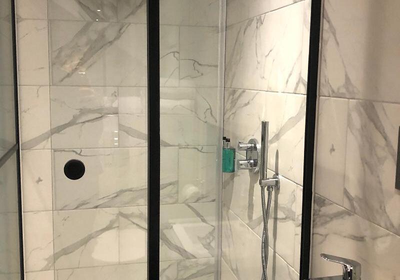 Номер Стандарт, Euston Square