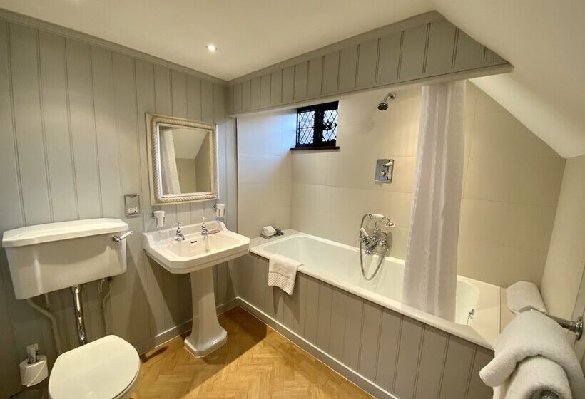 جناح, Great Fosters   Near Windsor