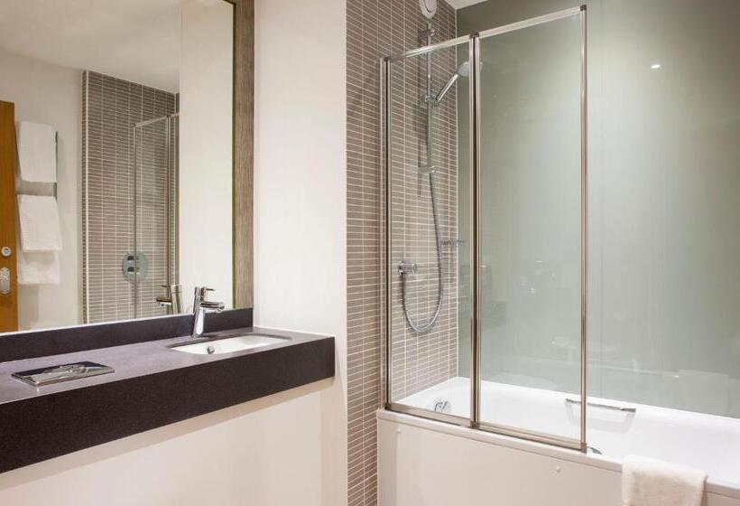 스탠다드 트리플 룸, Holiday Inn Ashford Central, An Ihg