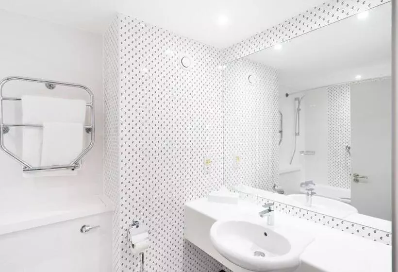 キングサイズベッドのスタンダードルーム, Holiday Inn Hemel Hempstead M1, Jct. 8, An Ihg