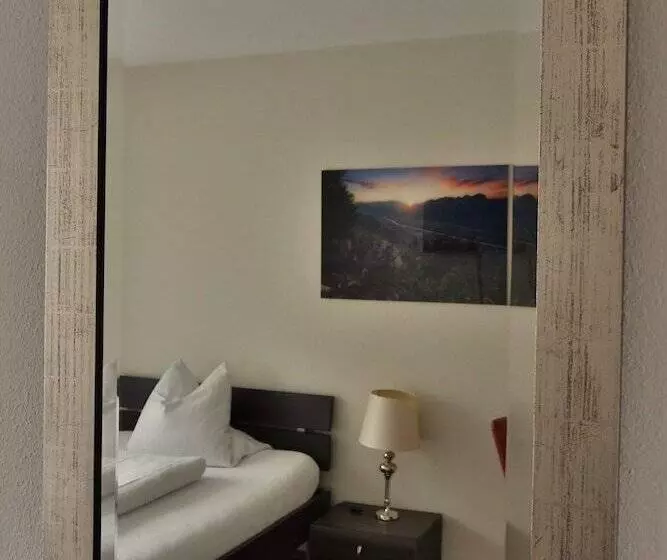 اتاق استاندارد یک نفره, Giessen Hotel & Coffeehouse