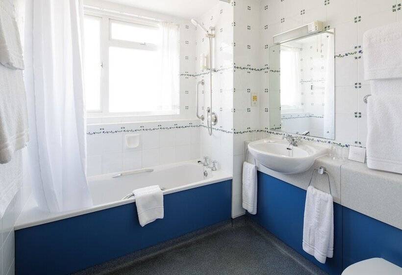 スタンダードトリプルルーム, Merton