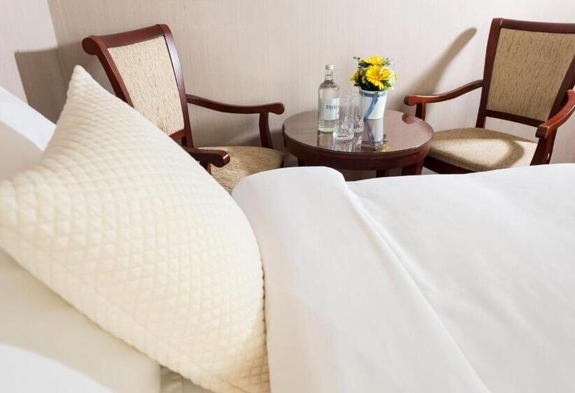 اتاق استاندارد یک نفره, Savoy