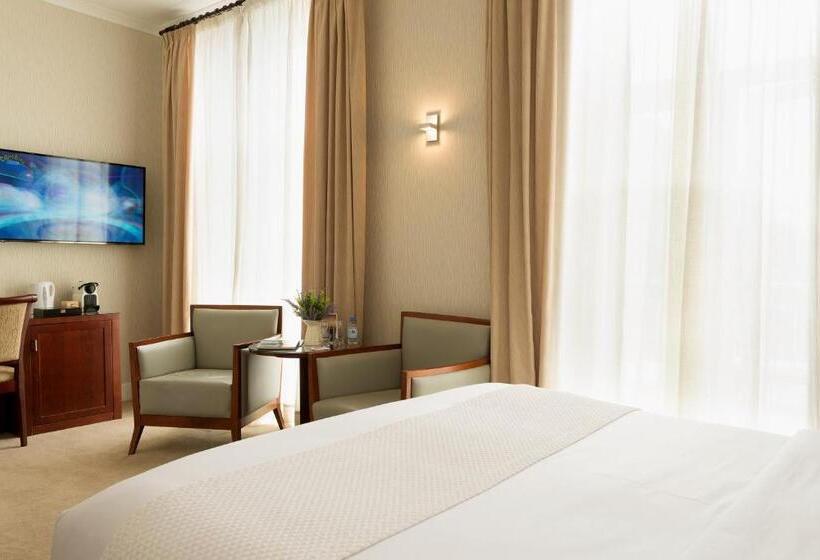 سوئیت با بالکن, Savoy