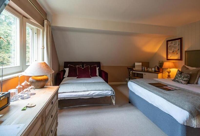 חדר אקזקיוטיב משפחתי, The Bird In Hand