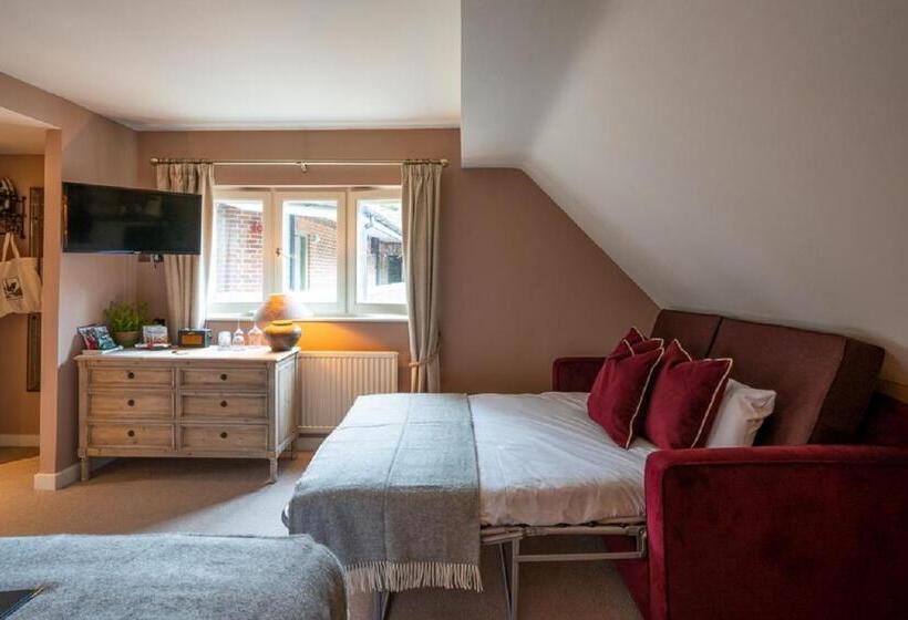 חדר אקזקיוטיב משפחתי, The Bird In Hand