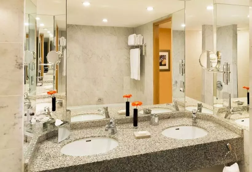 景色の見えるスイートルーム, The Chelsea Harbour Hotel and Spa