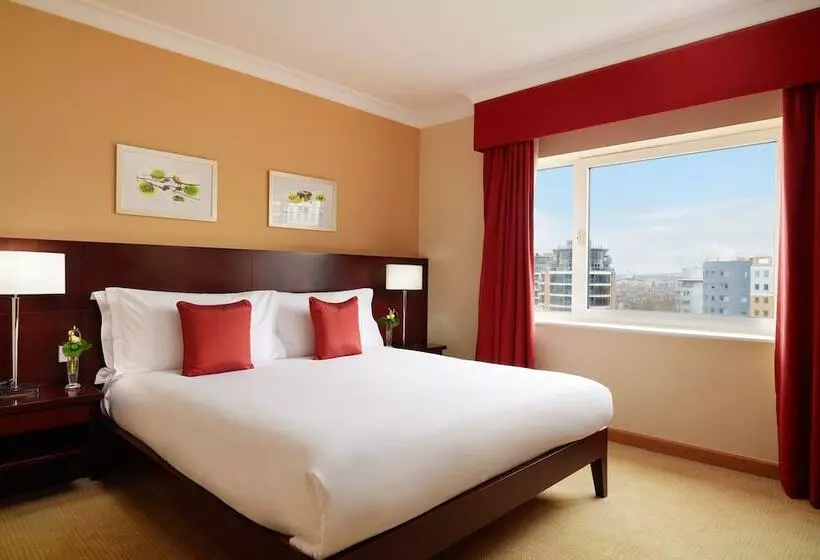 キングサイズベッドのスイートルーム, The Chelsea Harbour Hotel and Spa