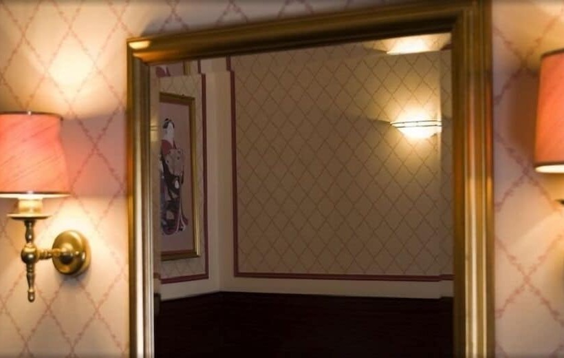 חדר סטנדרט, The Falcon