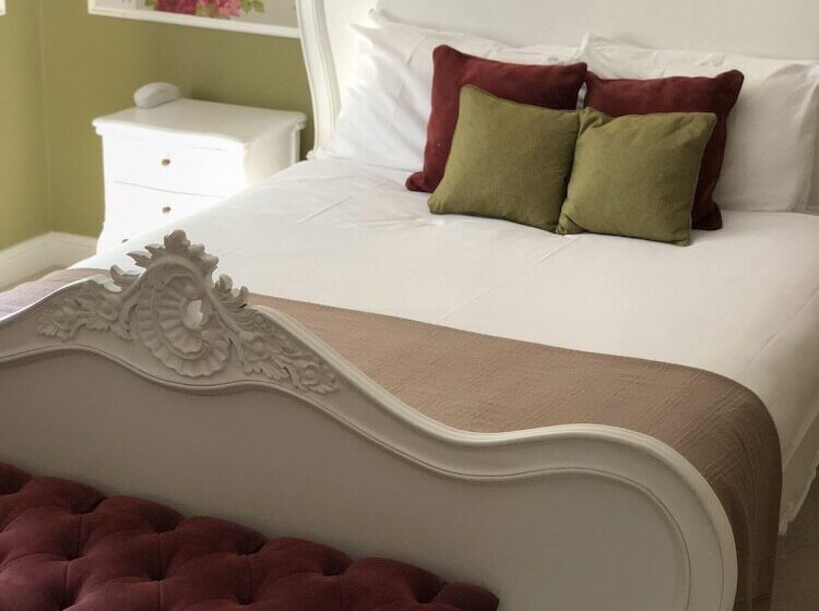 חדר דלוקס, The Falcon