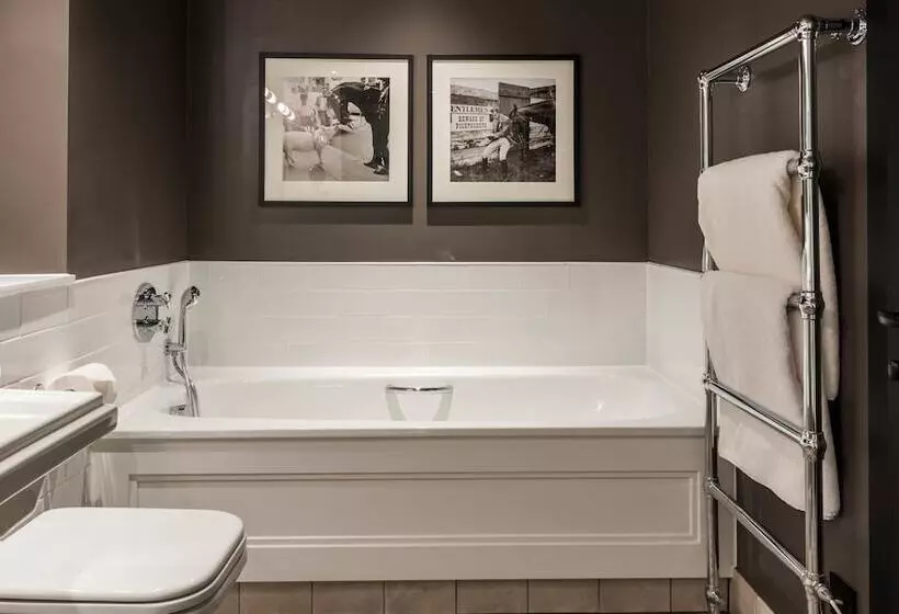 Sviitti, The Lygon Arms An Iconic Luxury