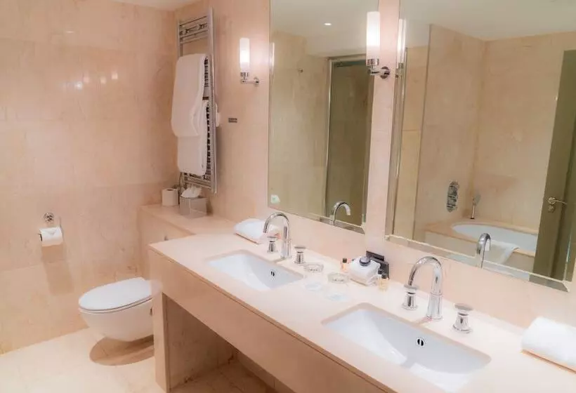 Classic Interior Room, The Lygon Arms An Iconic Luxury