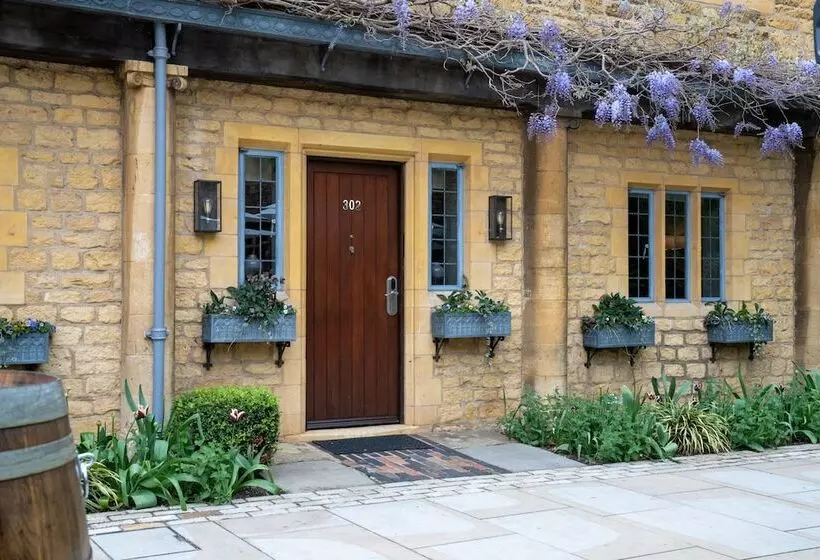 Classic Interior Room, The Lygon Arms An Iconic Luxury