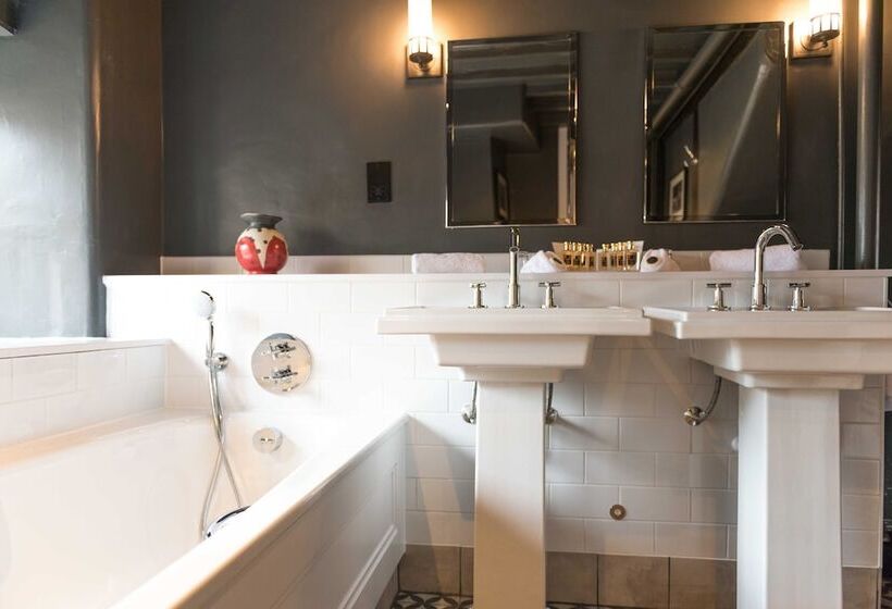 スイート, The Lygon Arms   An Iconic Luxury