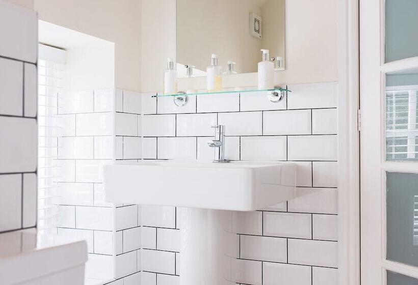 디럭스 룸, The Masons Arms