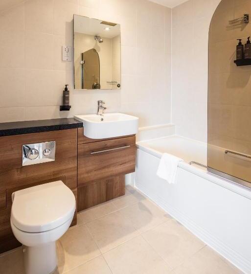 اتاق استاندارد با بالکن و چشم‌انداز دریا, The Moorings Hotel & Restaurant