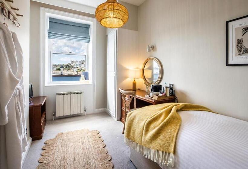 اتاق استاندارد یک نفره با چشم‌انداز دریا, The Moorings Hotel & Restaurant