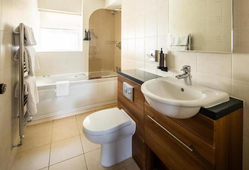 اتاق لوکس با بالکن و چشم‌انداز دریا, The Moorings Hotel & Restaurant