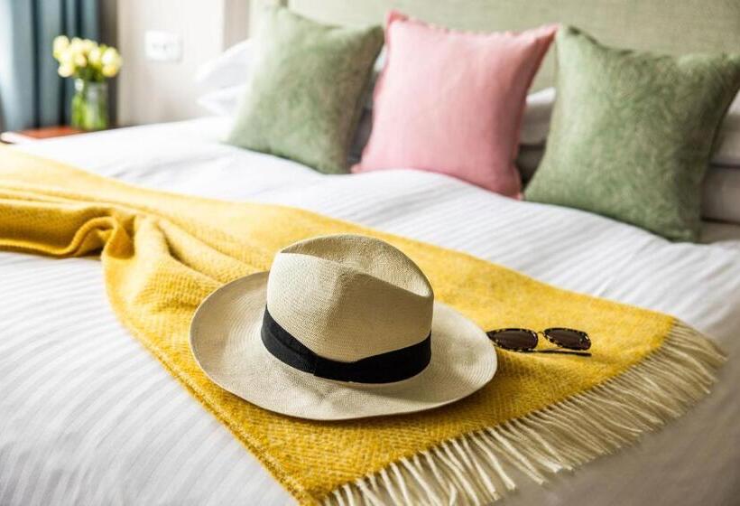 اتاق لوکس با بالکن و چشم‌انداز دریا, The Moorings Hotel & Restaurant