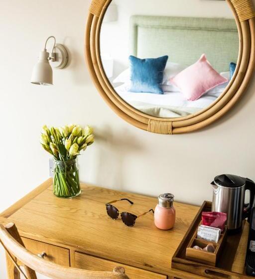 اتاق استاندارد با چشم‌انداز دریا, The Moorings Hotel & Restaurant