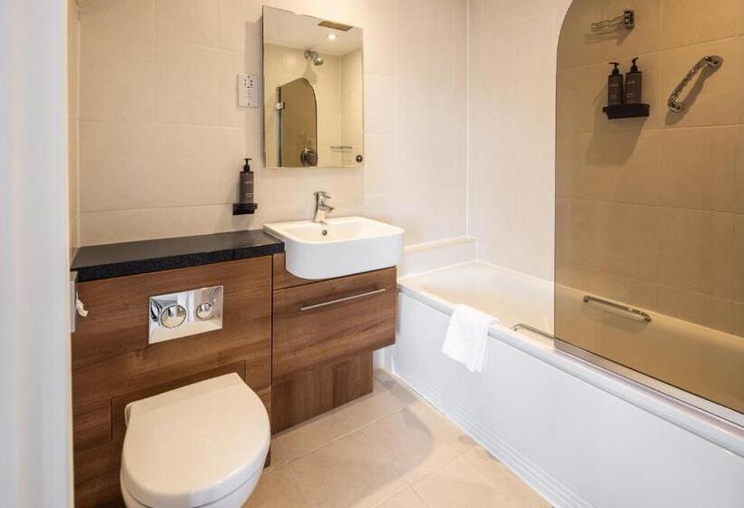 اتاق لوکس با چشم‌انداز دریا, The Moorings Hotel & Restaurant